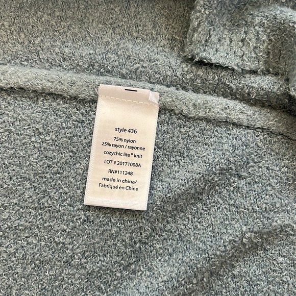 Barefoot Dreams Cream and Blue Ombre Cardigan Size S/M - Picture 6 of 7